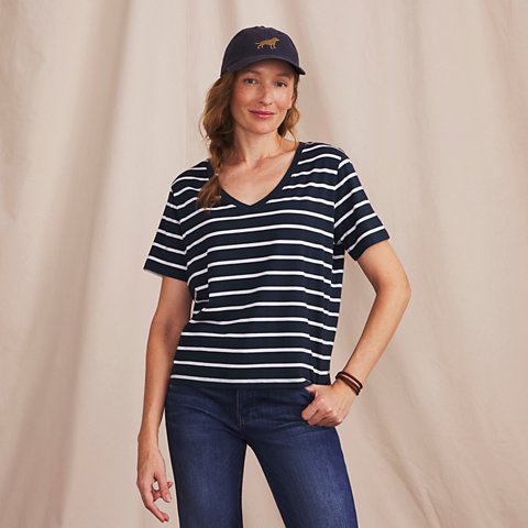 Perfect V-Neck Short-Sleeve Tee - US 2107